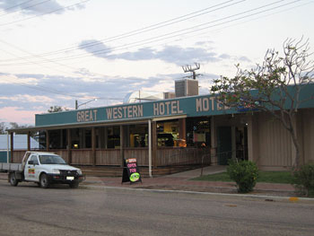 WESTERN　HOTEL