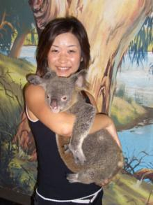 念願のコアラを抱っこ♪