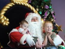 santa with kids in stockland