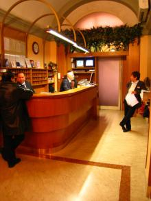 HOTEL GIOBERTI ROMA ホテルフロントデスク２