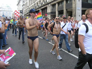 ゲイ＆レズビアンの祭典PRIDE ロンドン2008制服編