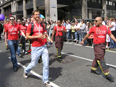 ゲイ＆レズビアンの祭典PRIDE ロンドン2008制服編
