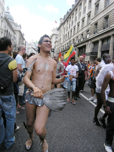 ロンドン　ゲイ＆レズビアンパレード