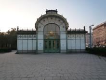 カールスプラッツ駅舎