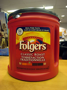 バンクーバー観光ブログ : コーヒーを飲み比べ! ～Folgers Classic Roast～