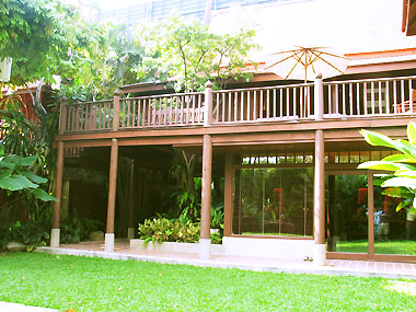 山下マヌーの マヌー式地球の遊び方-Chacrabongse Villas