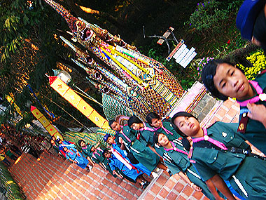 山下マヌーの　マヌー式地球の遊び方-遠足に来る子供