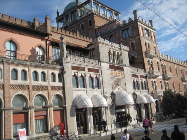 H.I.S.イタリア支店　♪カプチーノ天国♪-Cinema_venezia_02