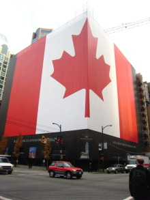 H.I.S.バンクーバー支店-Big Canada Flag