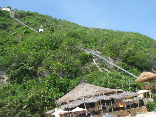 山下マヌーの　マヌー式地球の遊び方-高台にあるこちらのビラ