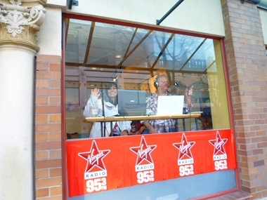 H.I.S.バンクーバー支店-スターバックス on ロブソン 15