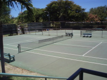 H.I.S. ホノルル支店 ☆ LeaLeaブログ　　　　　　　　　　　　　　　　　　　　　　　ハワイのコネタ♪-Diamond Head Empty Tennis Court