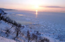 “自然を楽しむ”エコなブログ-流氷の海に沈む夕陽が幻想的