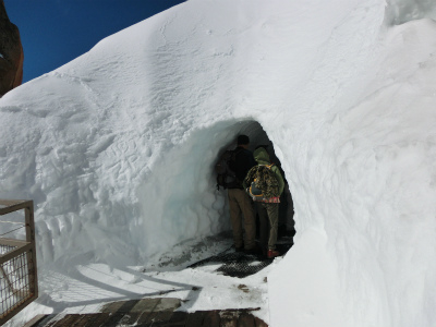 雪のトンネル