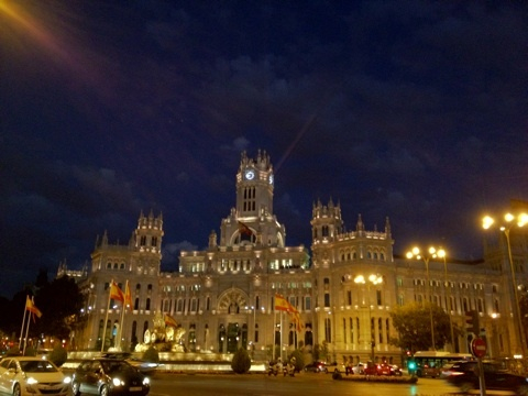スペイン観光ブログ マドリード 夕暮れ時のシベレス広場周辺