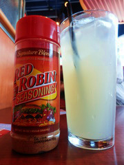 Ｈ．Ｉ．Ｓ．　バンクーバー支店-RED ROBIN