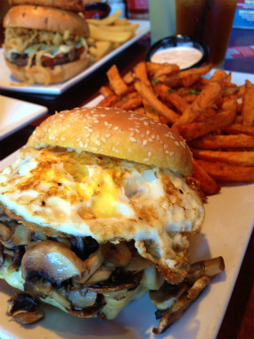 Ｈ．Ｉ．Ｓ．　バンクーバー支店-RED ROBIN
