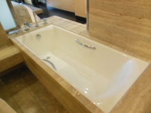 BATH TUB